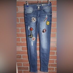 Indigo Rein Jeans Size 0 - Denim Light Wash Embroidered Patches Blue Trend Style